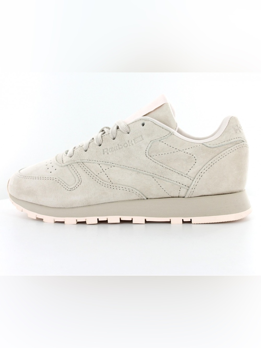 NWOT Genuine suede beige, nude reebok sneakers size W 10 monophonic color